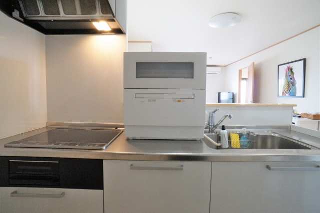 据え置き型の食洗器はキッチンに置いて使うタイプ。置くスペースが必要です。